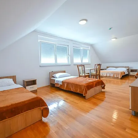 Apartahotel Sljivno *