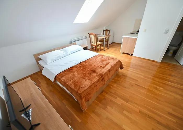 Sljivno Aparthotel *