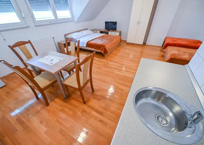 Aparthotel Sljivno *